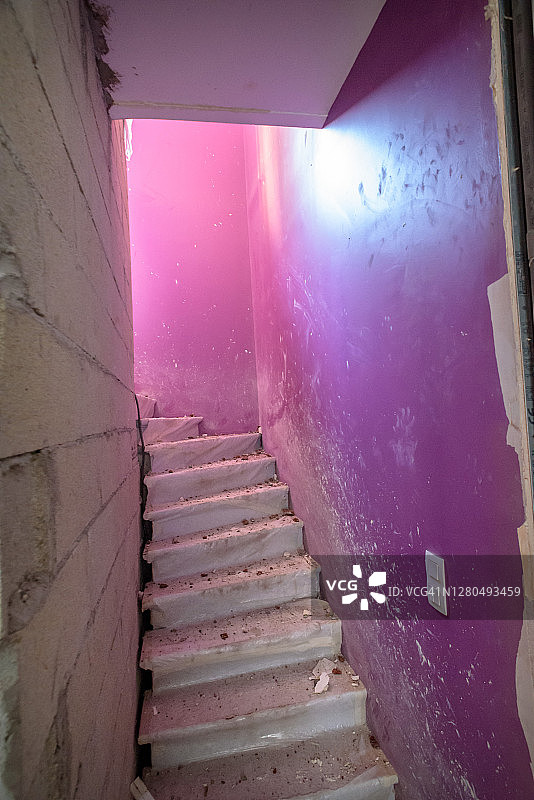 法国老式独立住宅的翻新工程图片素材