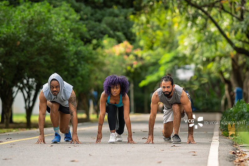 准备跑步的跑步者图片素材
