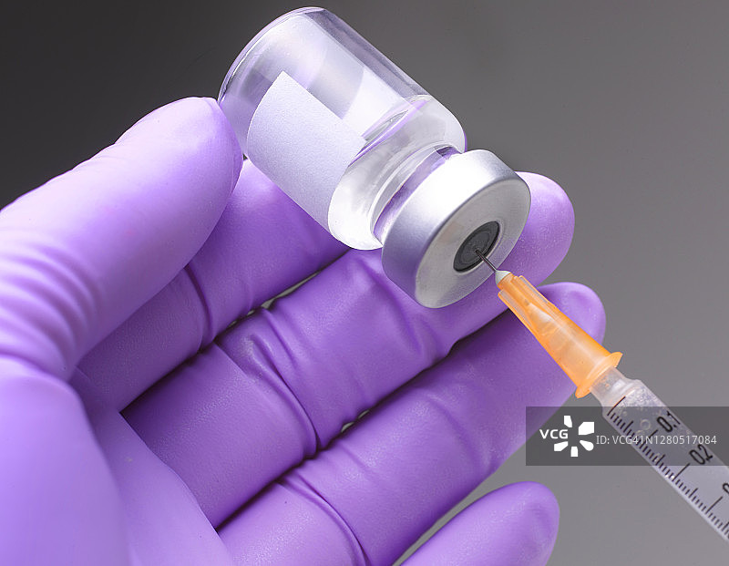 带疫苗瓶的注射器图片素材
