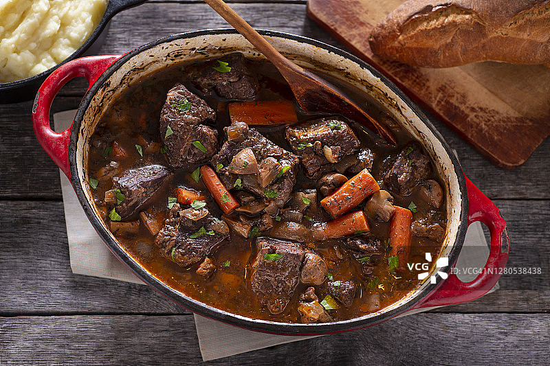 勃艮第红酒炖牛肉图片素材