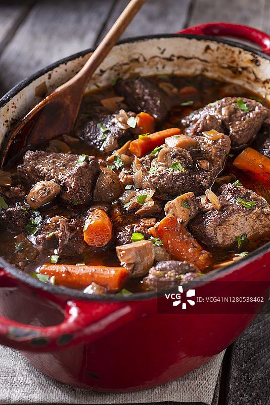 勃艮第红酒炖牛肉图片素材