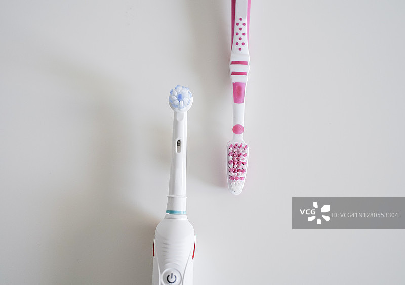 电动牙刷和普通牙刷图片素材