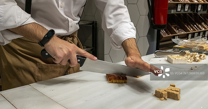 牛轧糖，一种典型的西班牙甜点，由糖、蛋白、蜂蜜和杏仁制成图片素材