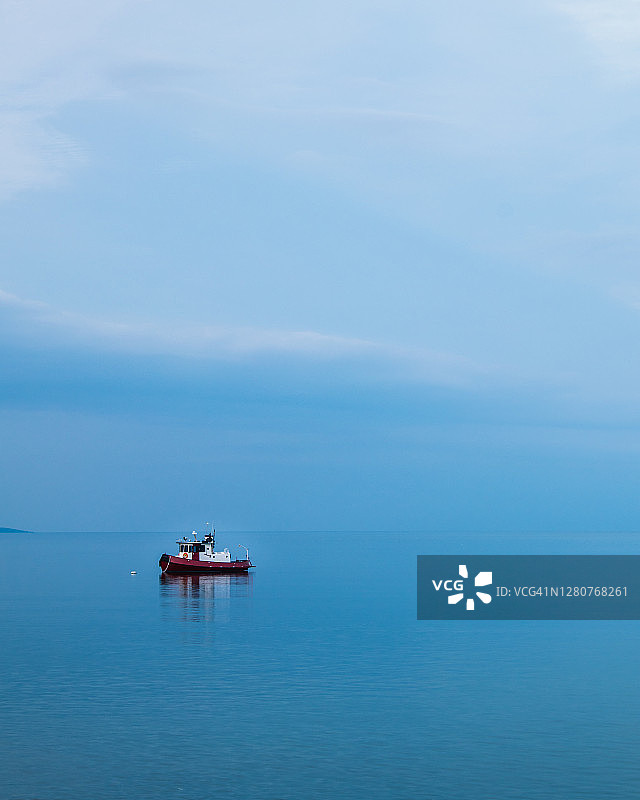 水面小船图片素材