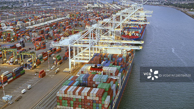 美国加利福尼亚州货船装货码头航拍照片图片素材