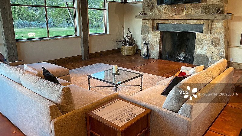 科罗拉多州卡本代尔的住宅客厅内景图片素材