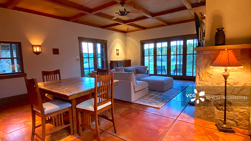 科罗拉多州卡本代尔的住宅客厅内景图片素材