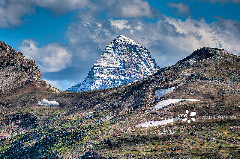 阿西尼博因山图片素材