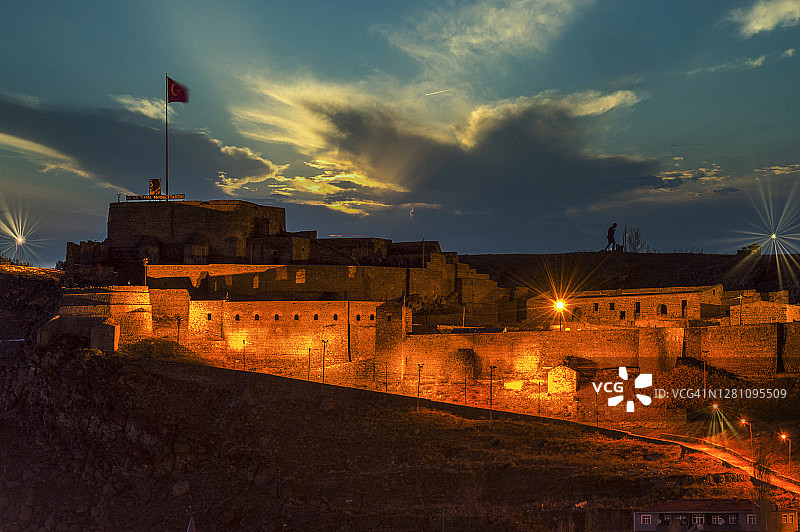 土耳其卡尔斯城堡的日落图片素材