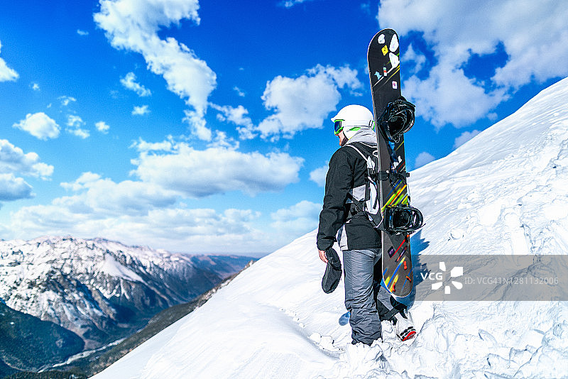 准备滑雪的滑雪者图片素材