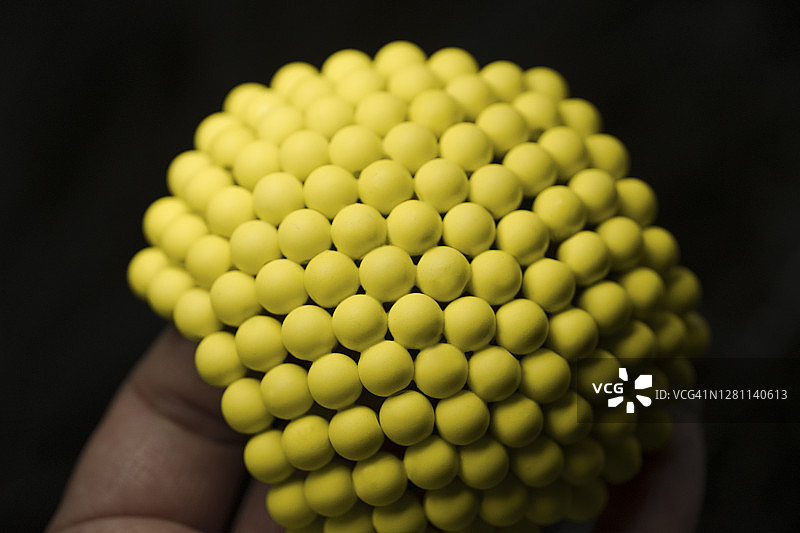 手持3D结构图片素材