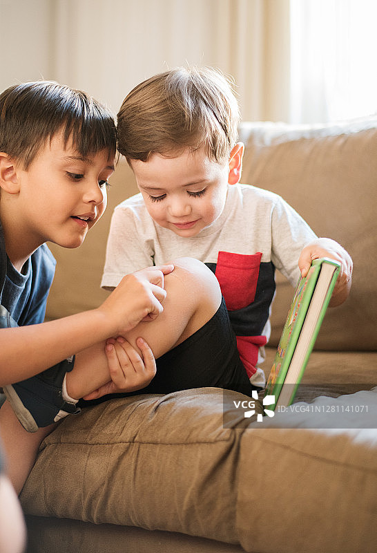 看，你的伤口愈合了！图片素材