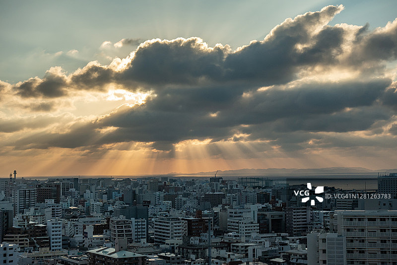 日本那霸市日落阳光图片素材