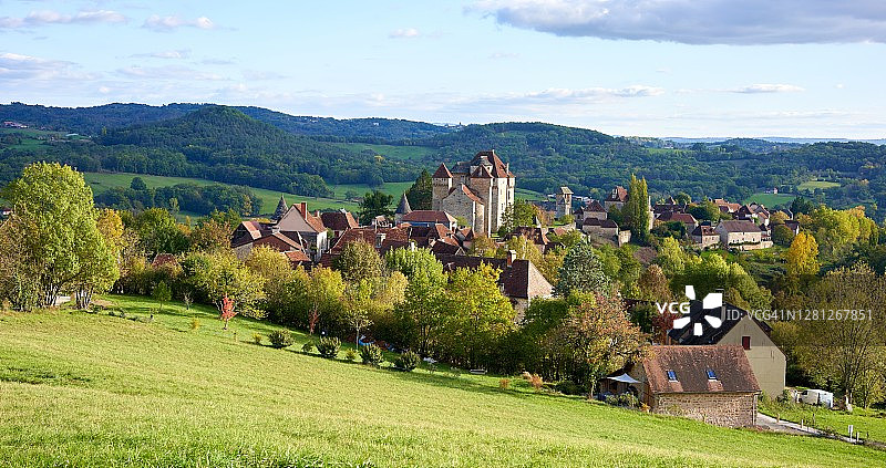 风景如画的居雷蒙特村庄图片素材