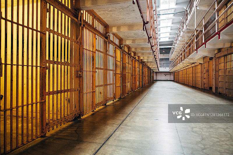 恶魔岛监狱牢房内部图片素材
