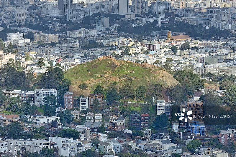 从双峰顶看到的旧金山科罗娜高地公园，卡斯特罗社区南部图片素材