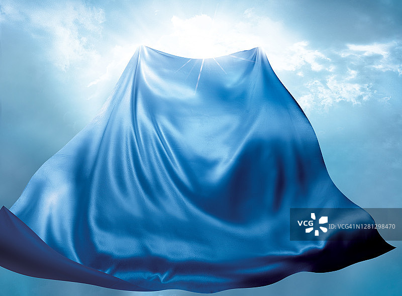 蓝色丝绸在空中飘扬图片素材