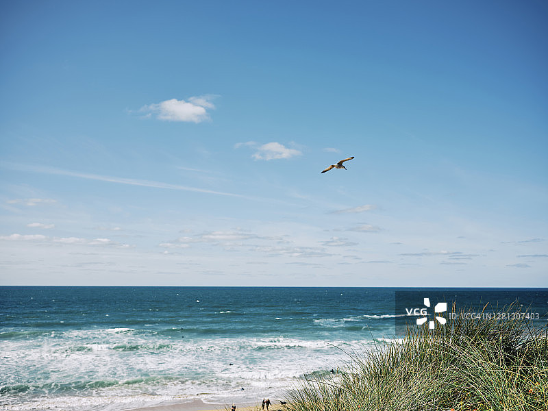 九月末康沃尔郡纽基费斯特拉尔海滩的明媚风光图片素材