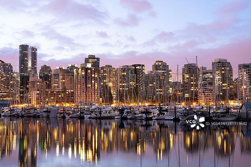 从斯坦利公园看到的加拿大不列颠哥伦比亚省温哥华景色图片素材