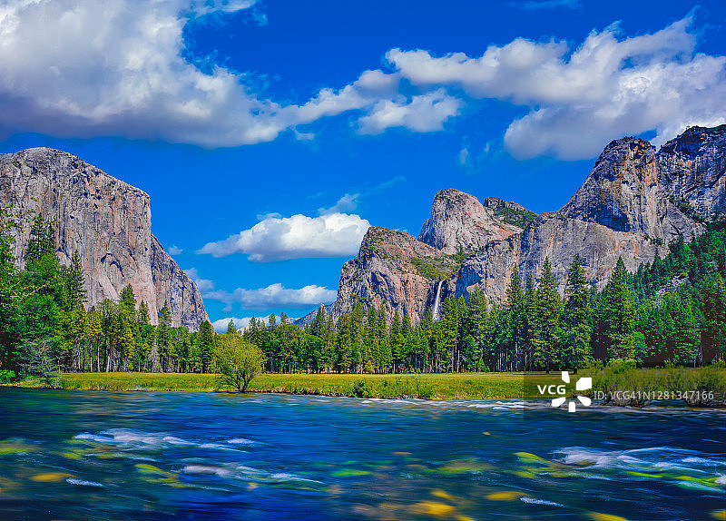 优胜美地新娘面纱瀑布山谷景观图片素材