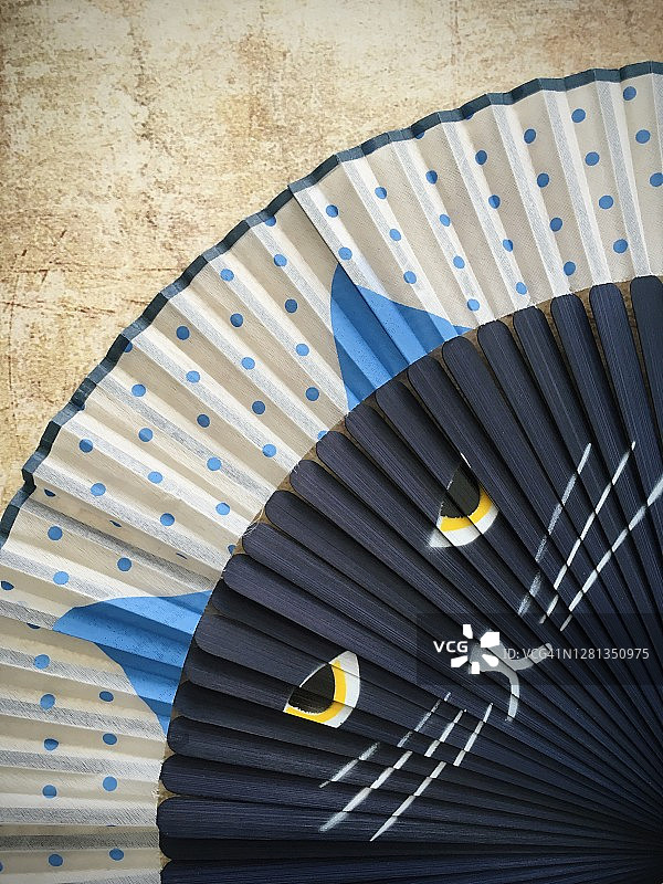 旧复古纸上的折扇图片素材