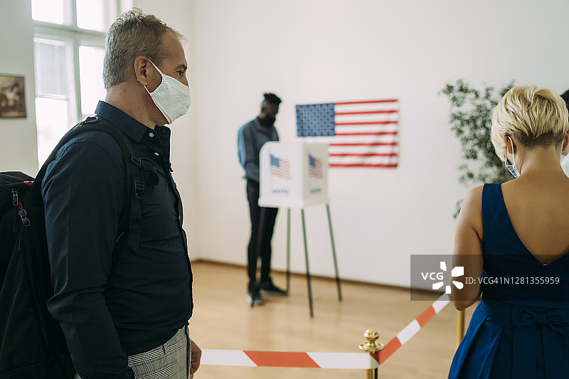 疫情期间的选举日人群图片素材