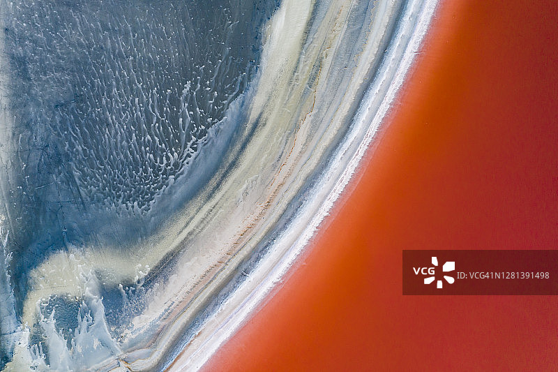 粉色盐湖的航拍景观，托雷维耶哈粉色盐湖图片素材