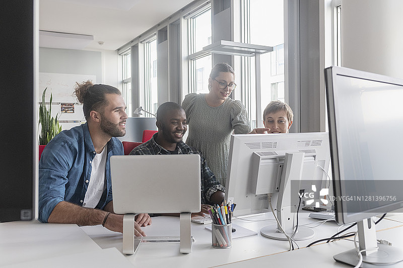 商务人士一起工作图片素材