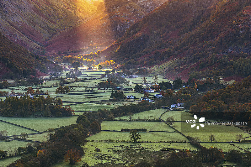 Borrowdale和Rosthwaite乡村秋日早晨图片素材