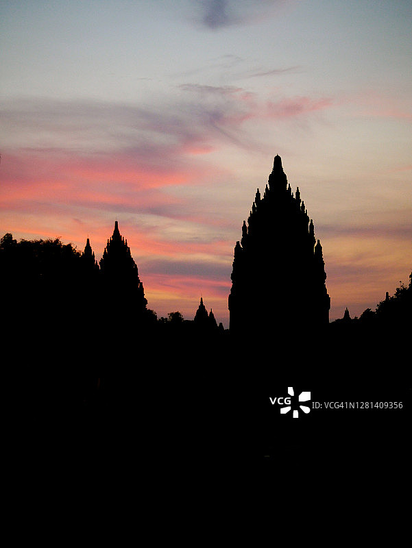 普兰巴南印度教寺庙黄昏逆光图片素材