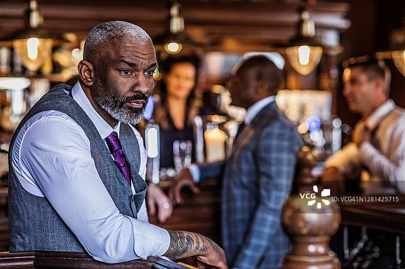 复古酒吧场景图片素材