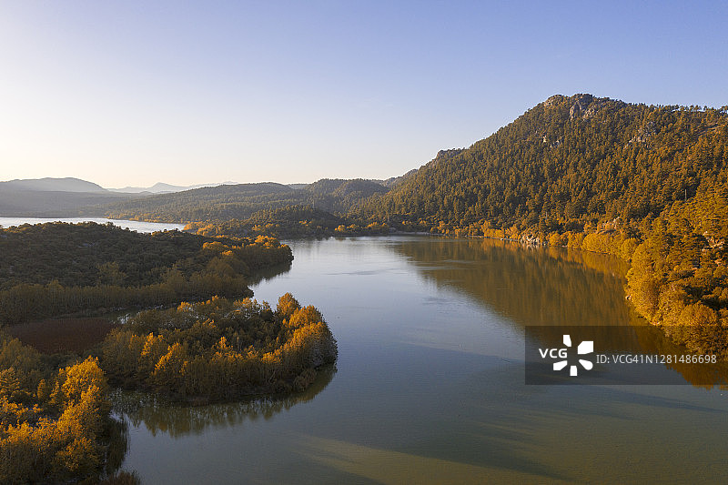 桶中的国家湖泊公园图片素材