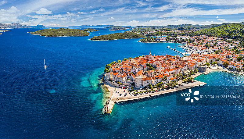科尔丘拉岛科尔丘拉镇航拍，克罗地亚图片素材