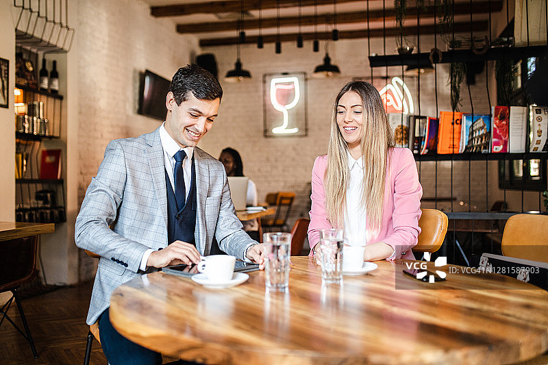 面试顺利，她很有魅力图片素材