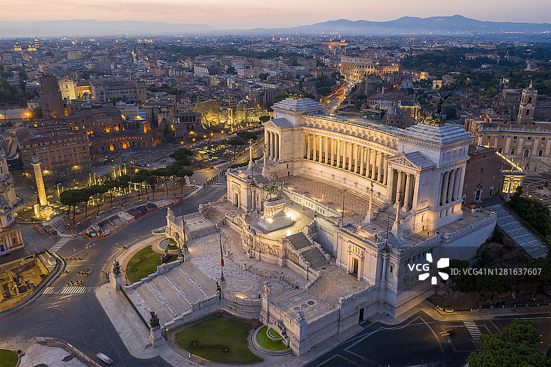 罗马威尼斯广场和维托里亚诺纪念馆航拍图片素材