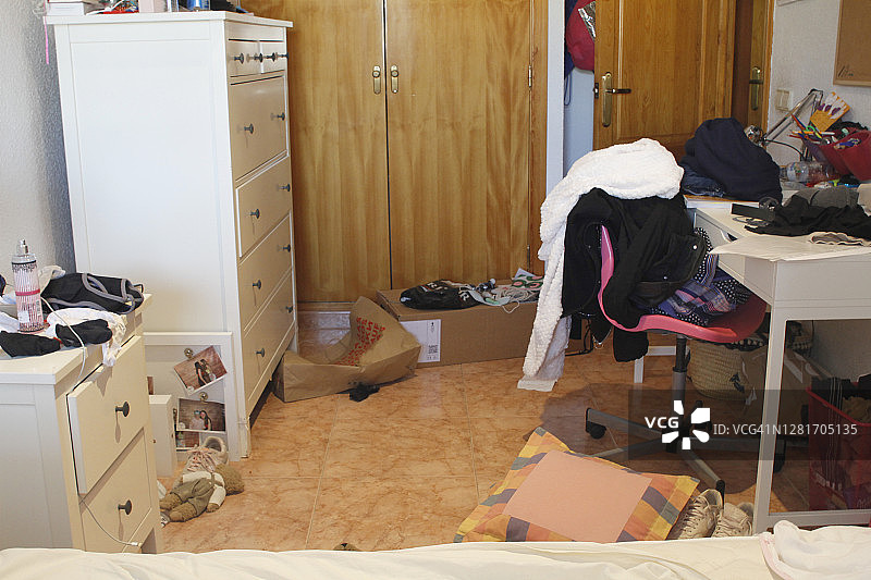 凌乱的青少年卧室图片素材
