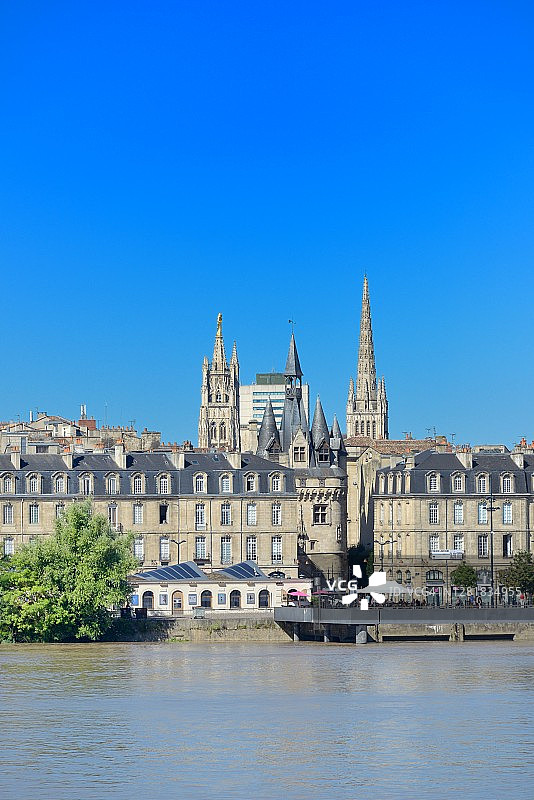 波尔多圣安德烈大教堂、佩-贝兰塔和卡约门图片素材