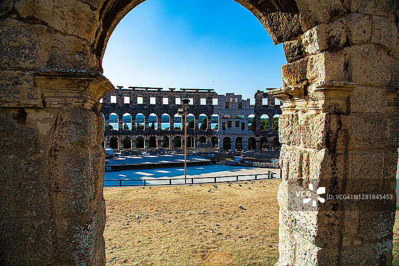 普拉竞技场柱子的内部景观图片素材