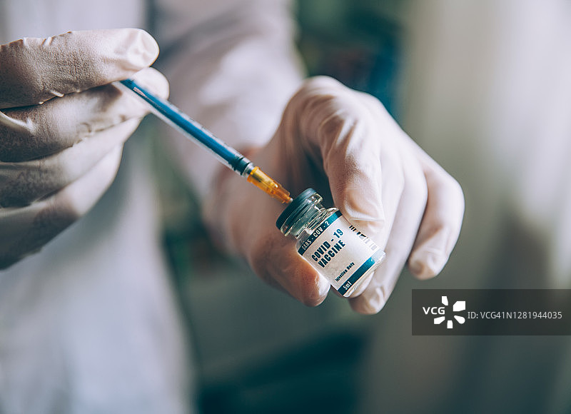 用于预防、免疫和治疗新冠的疫苗和注射器图片素材