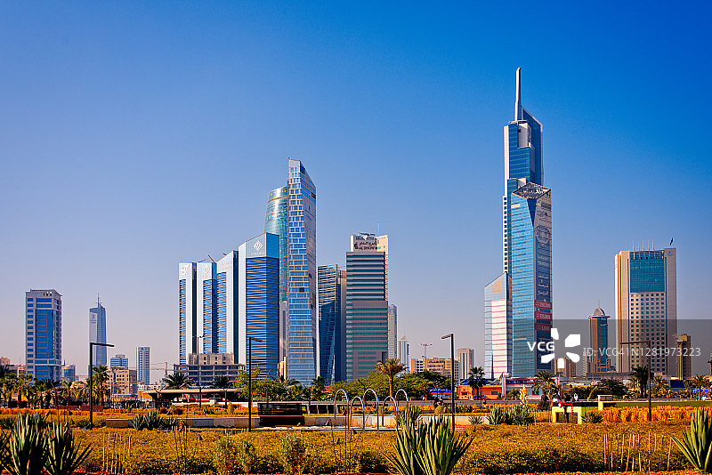 科威特烈士公园顶部的绿色屋顶建筑图片素材