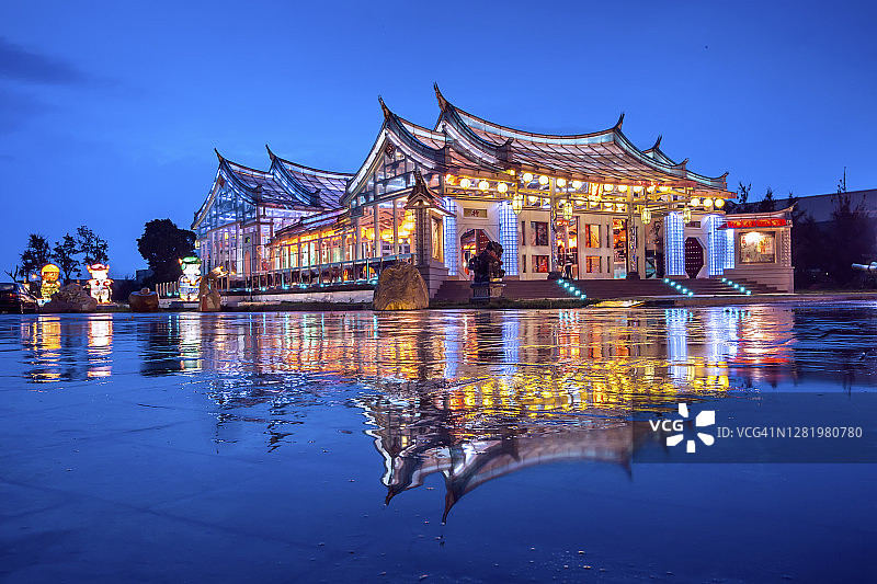 中国台湾彰化玻璃妈祖庙夜景图片素材