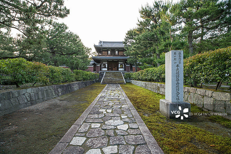 日本京都建仁寺的古老寺庙建筑图片素材