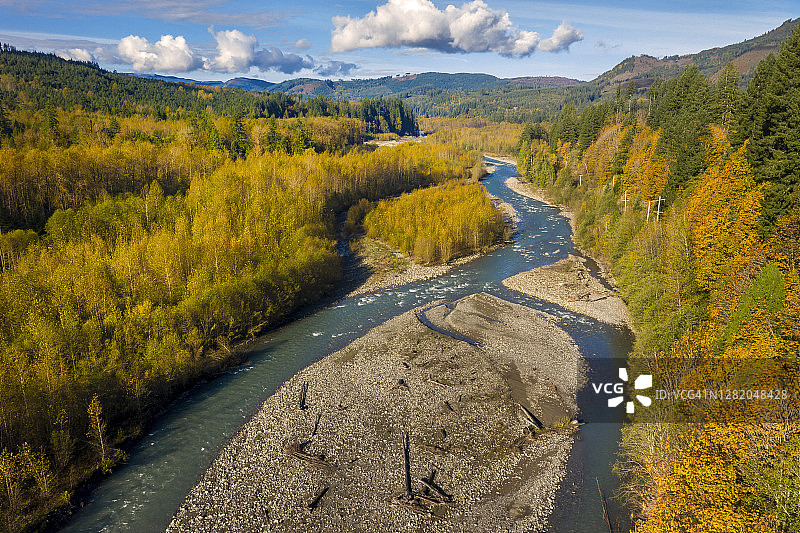 秋季努萨克河鸟瞰图图片素材