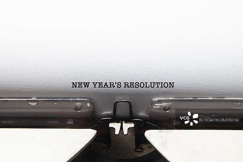 老式打字机上的新年决心图片素材