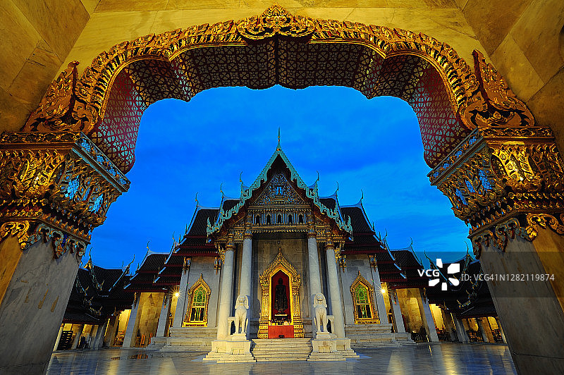 泰国曼谷云石寺夜景图片素材