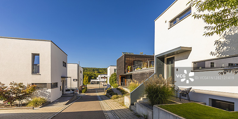 德国巴登-符腾堡州埃斯林根：现代郊区节能住宅图片素材