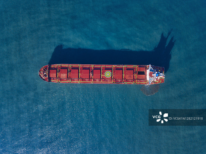 日本海航行的集装箱船鸟瞰图图片素材