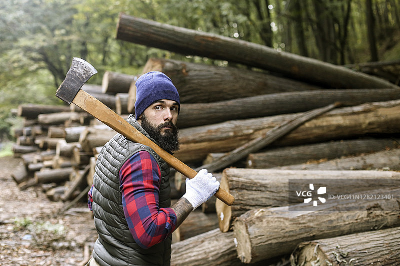 英俊的伐木工人图片素材