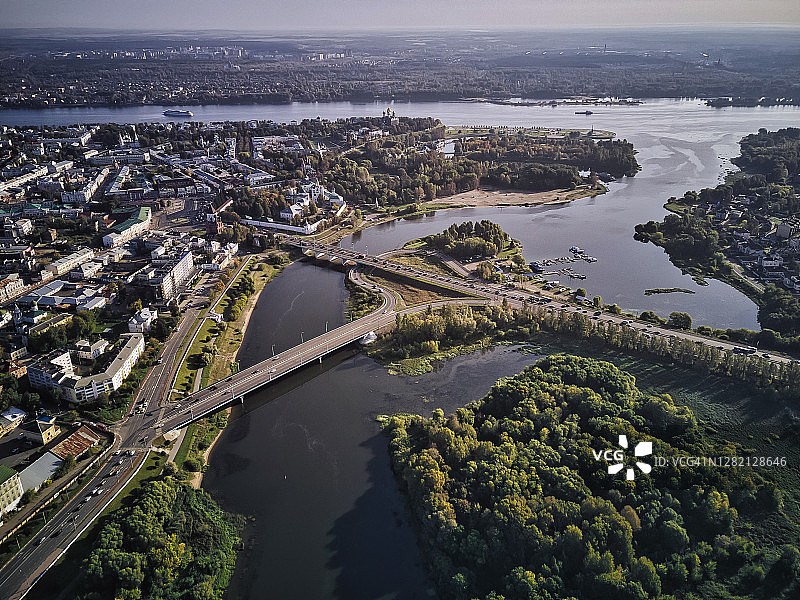 俄罗斯雅罗斯拉夫尔的伏尔加河和科托罗斯尔河鸟瞰图片素材