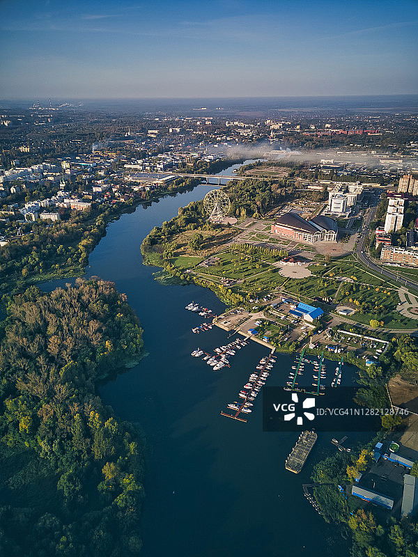 科托罗斯尔河港口的航拍图片素材